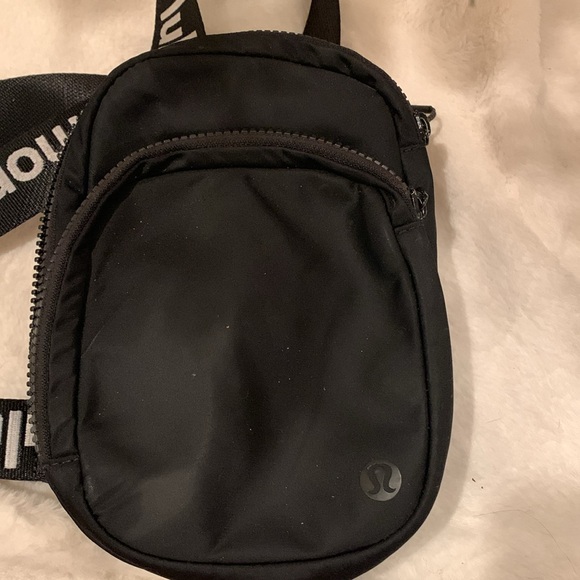 Lululemon crossbody - Picture 4 of 7